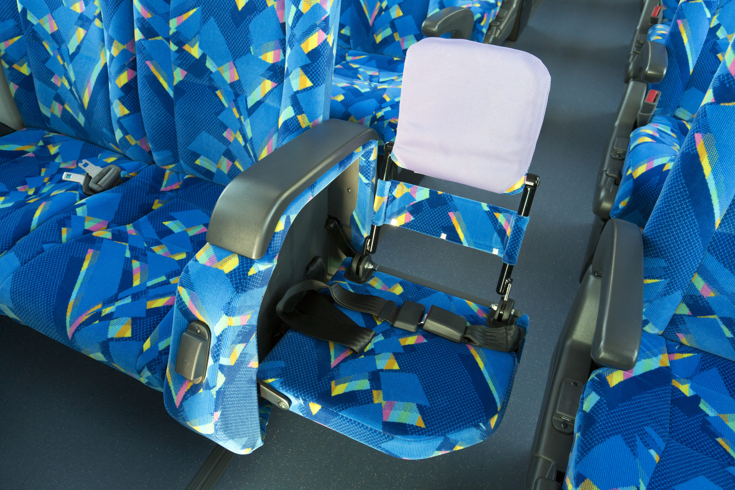 貸切バス 正座席と補助席の違いとは？？ | 安全・高品質な貸切バス