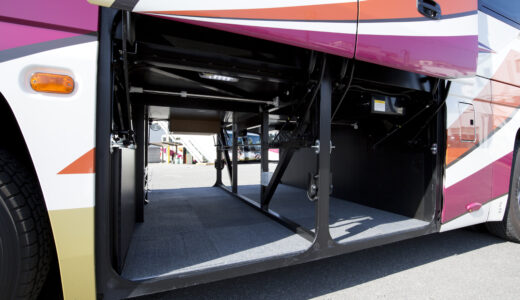 貸切バスに大きな荷物は積める？トランクルームの広さを比較！